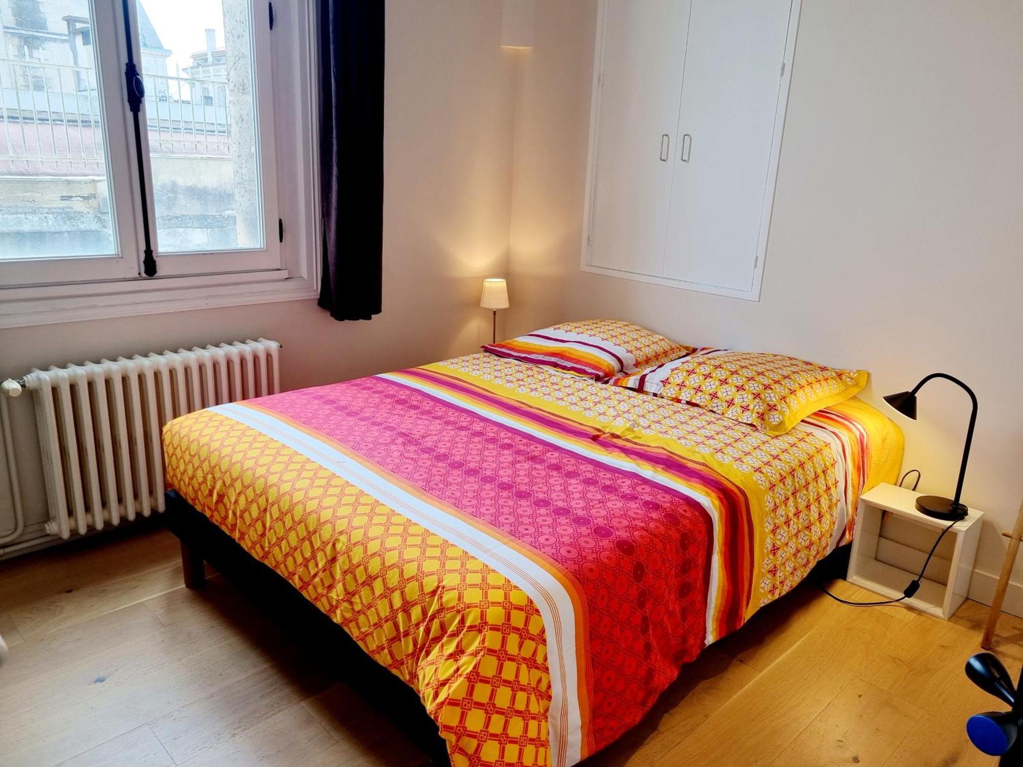 Face A L'Hotel De Ville Grand Et Lumineux Appartement Angulema Habitación foto